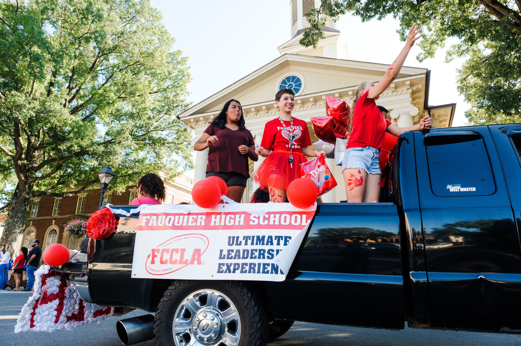 photo_ft_news_fhs homecoming parade-5_20210902.jpg